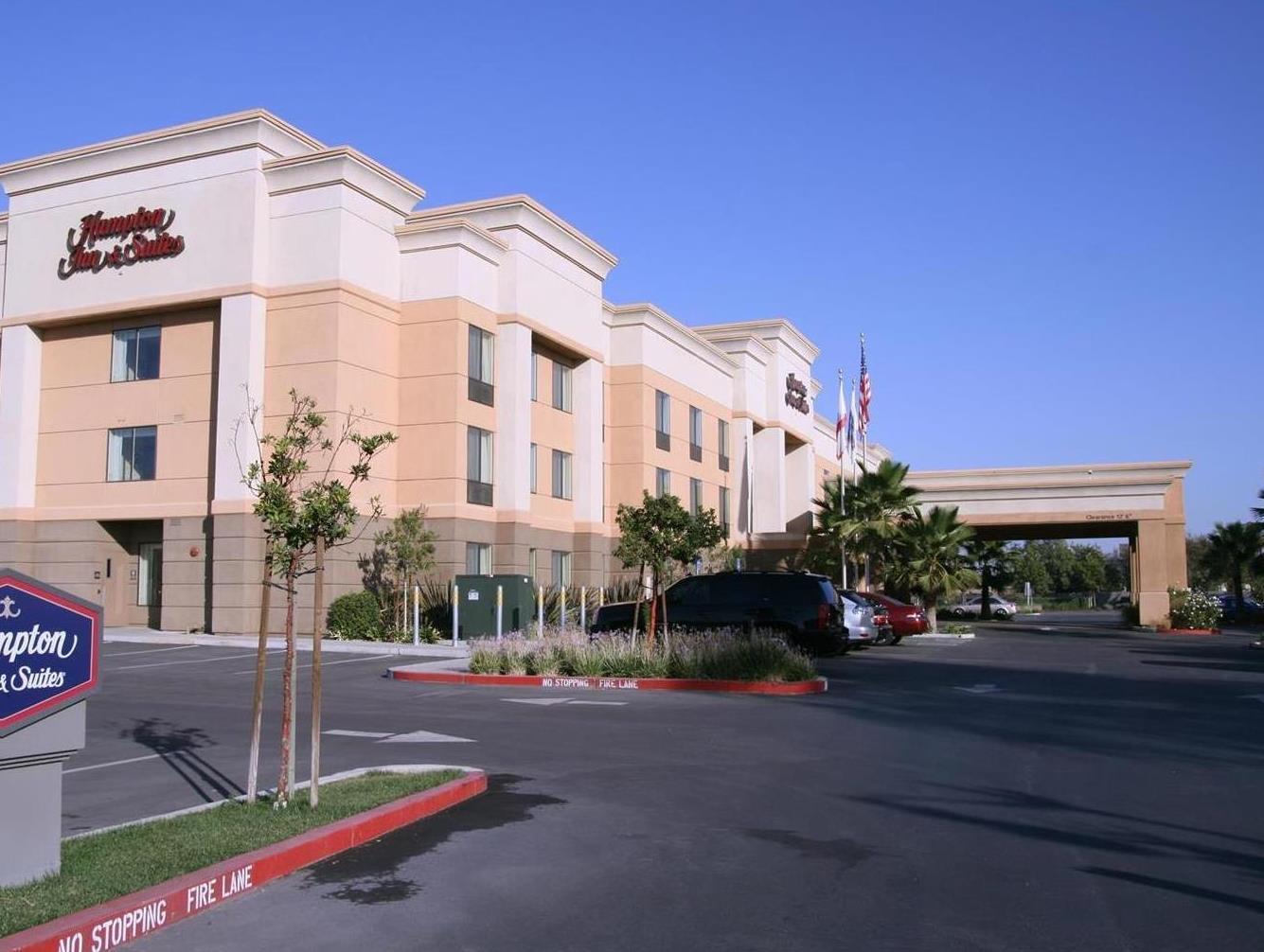 Hampton Inn & Suites לת'רופ מראה חיצוני תמונה