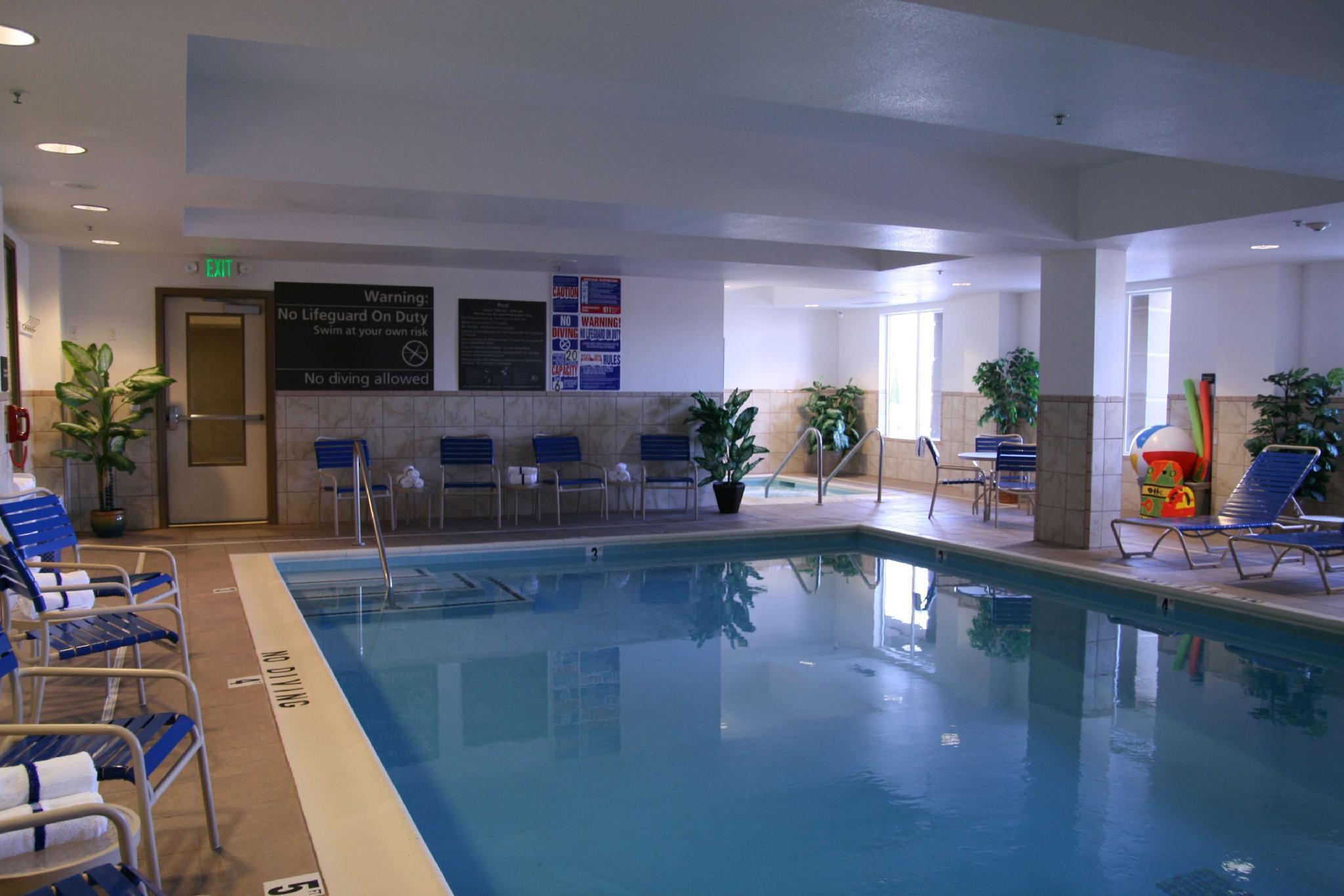 Hampton Inn & Suites לת'רופ מראה חיצוני תמונה