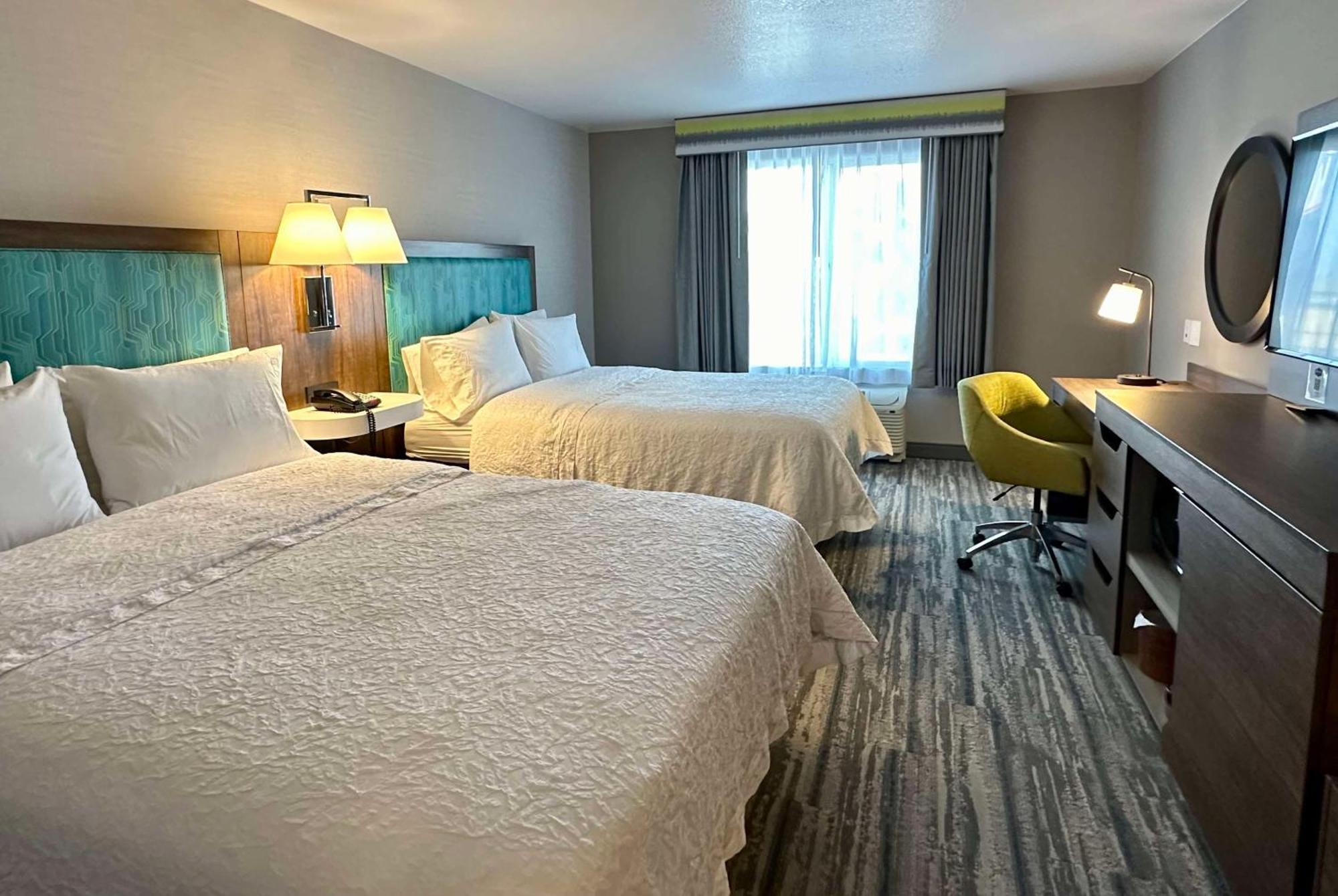 Hampton Inn & Suites לת'רופ מראה חיצוני תמונה