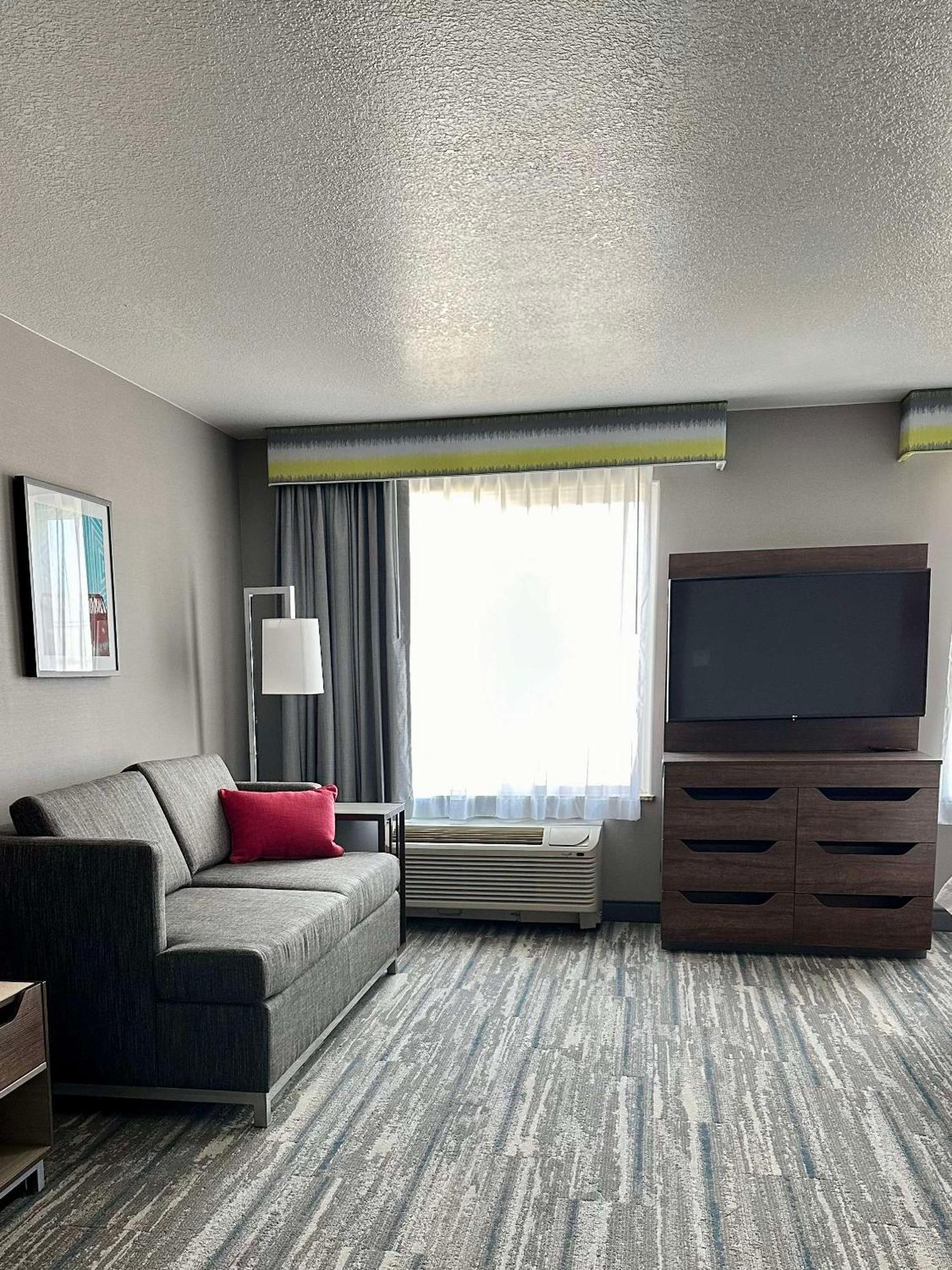 Hampton Inn & Suites לת'רופ מראה חיצוני תמונה