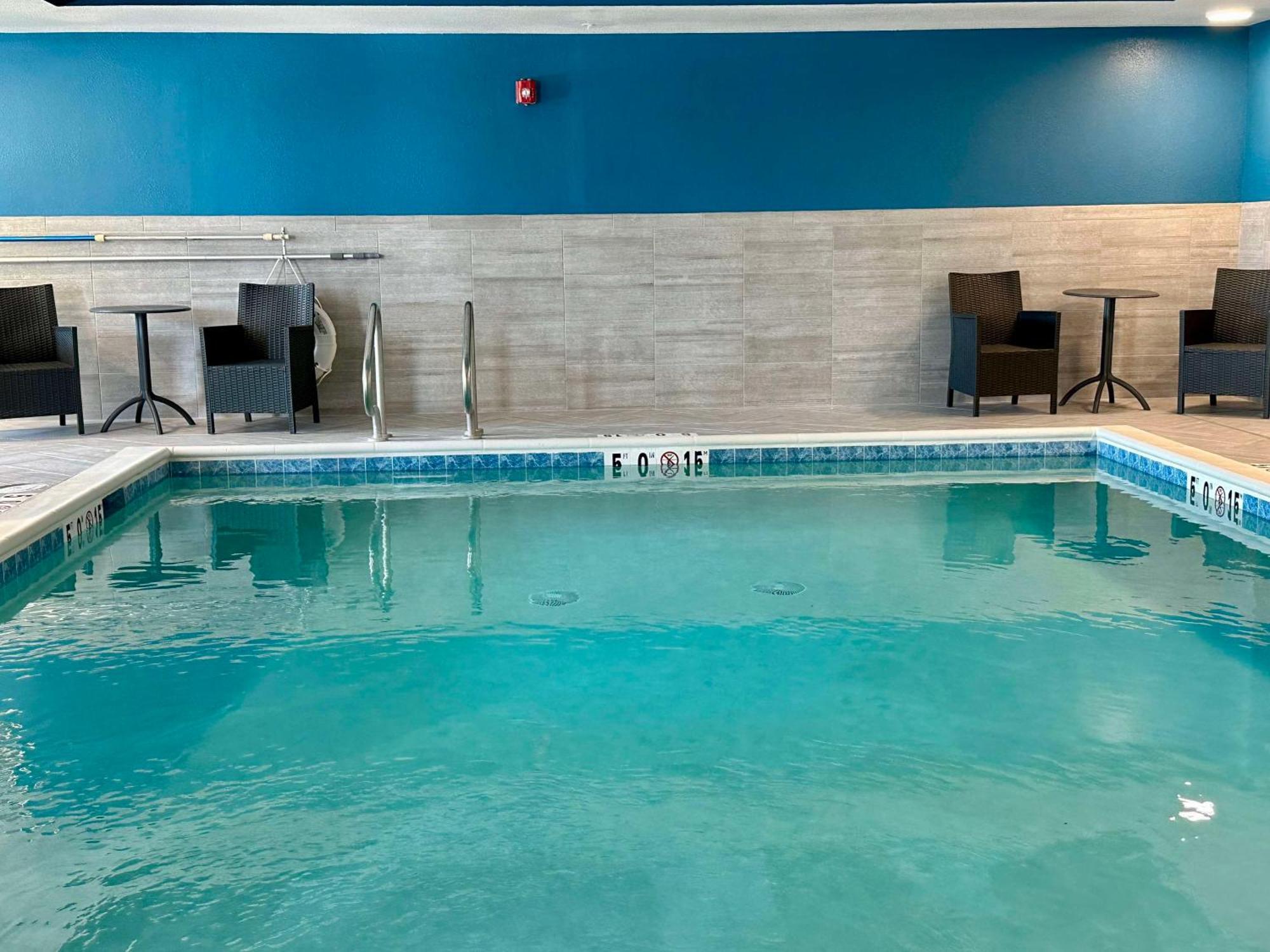 Hampton Inn & Suites לת'רופ מראה חיצוני תמונה