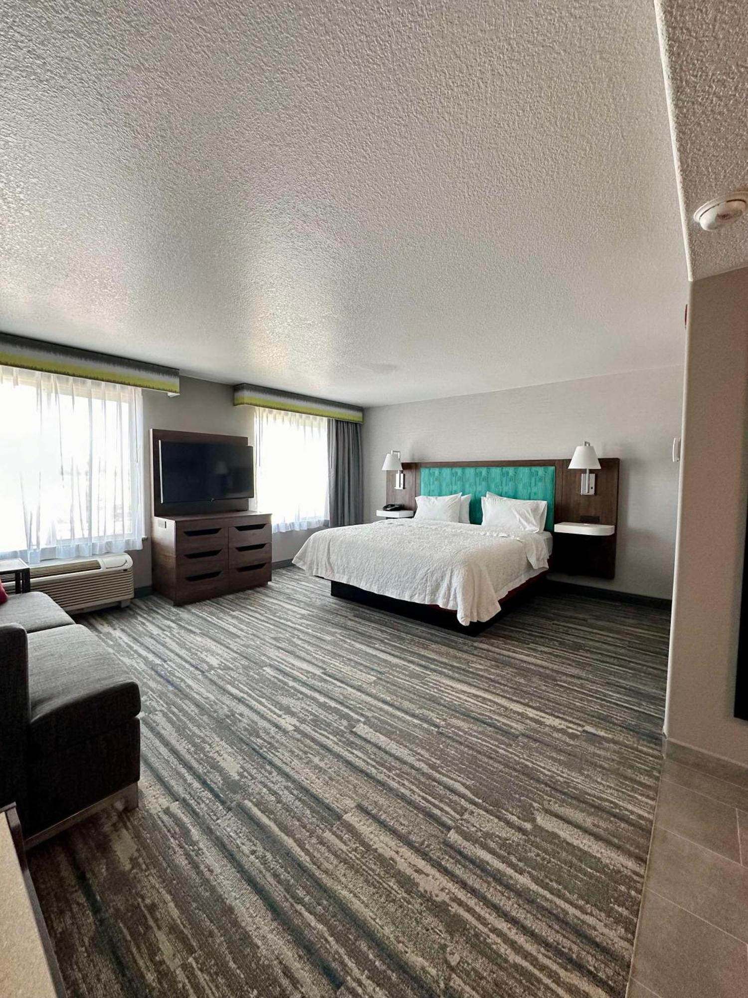 Hampton Inn & Suites לת'רופ מראה חיצוני תמונה