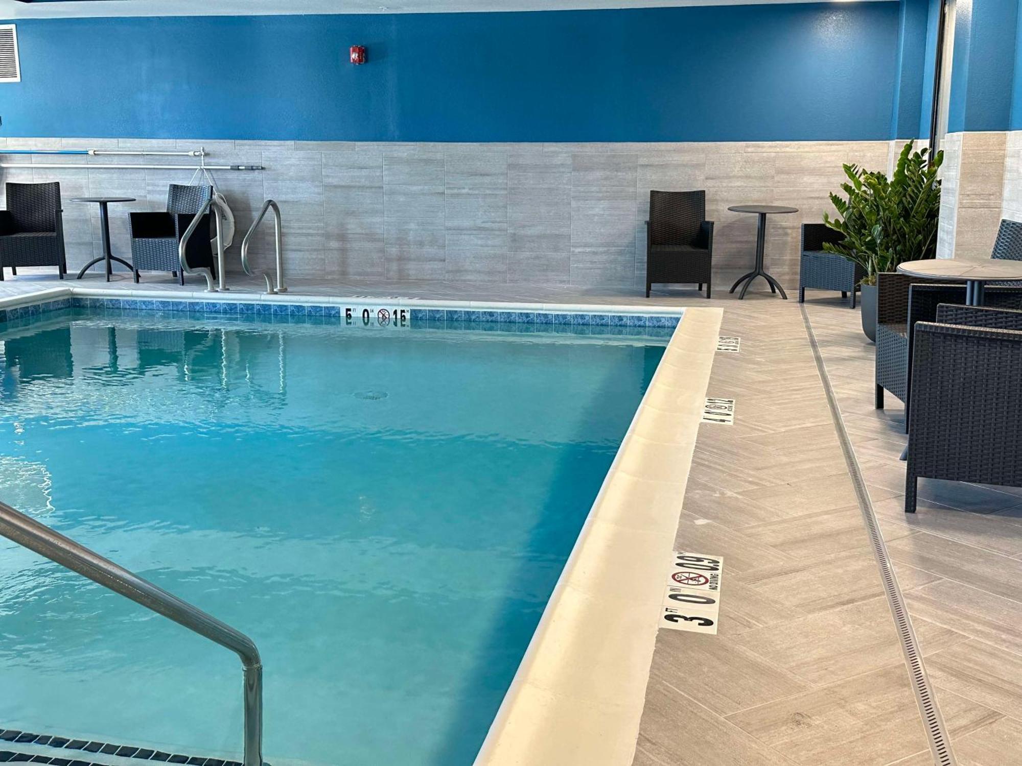 Hampton Inn & Suites לת'רופ מראה חיצוני תמונה