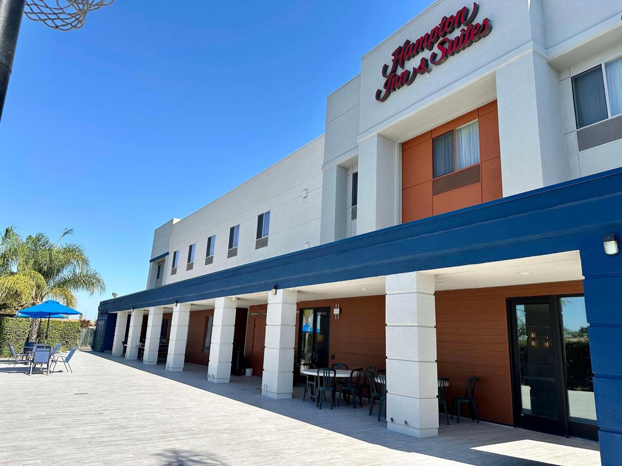 Hampton Inn & Suites לת'רופ מראה חיצוני תמונה