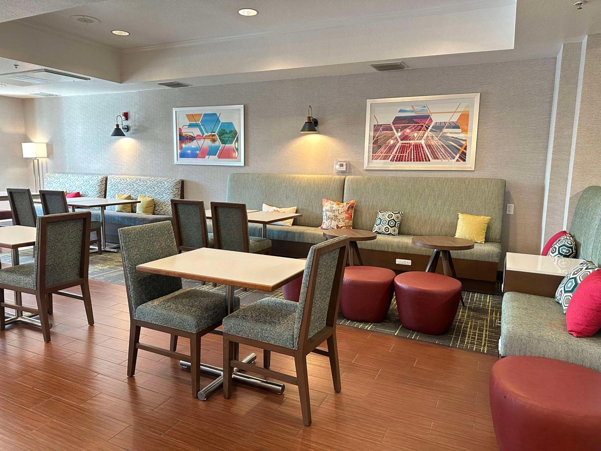Hampton Inn & Suites לת'רופ מראה חיצוני תמונה