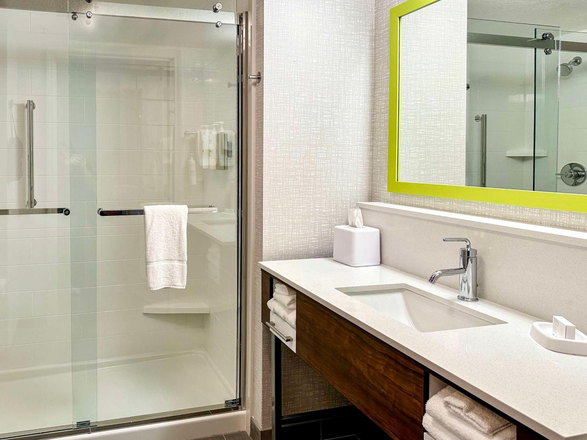Hampton Inn & Suites לת'רופ מראה חיצוני תמונה