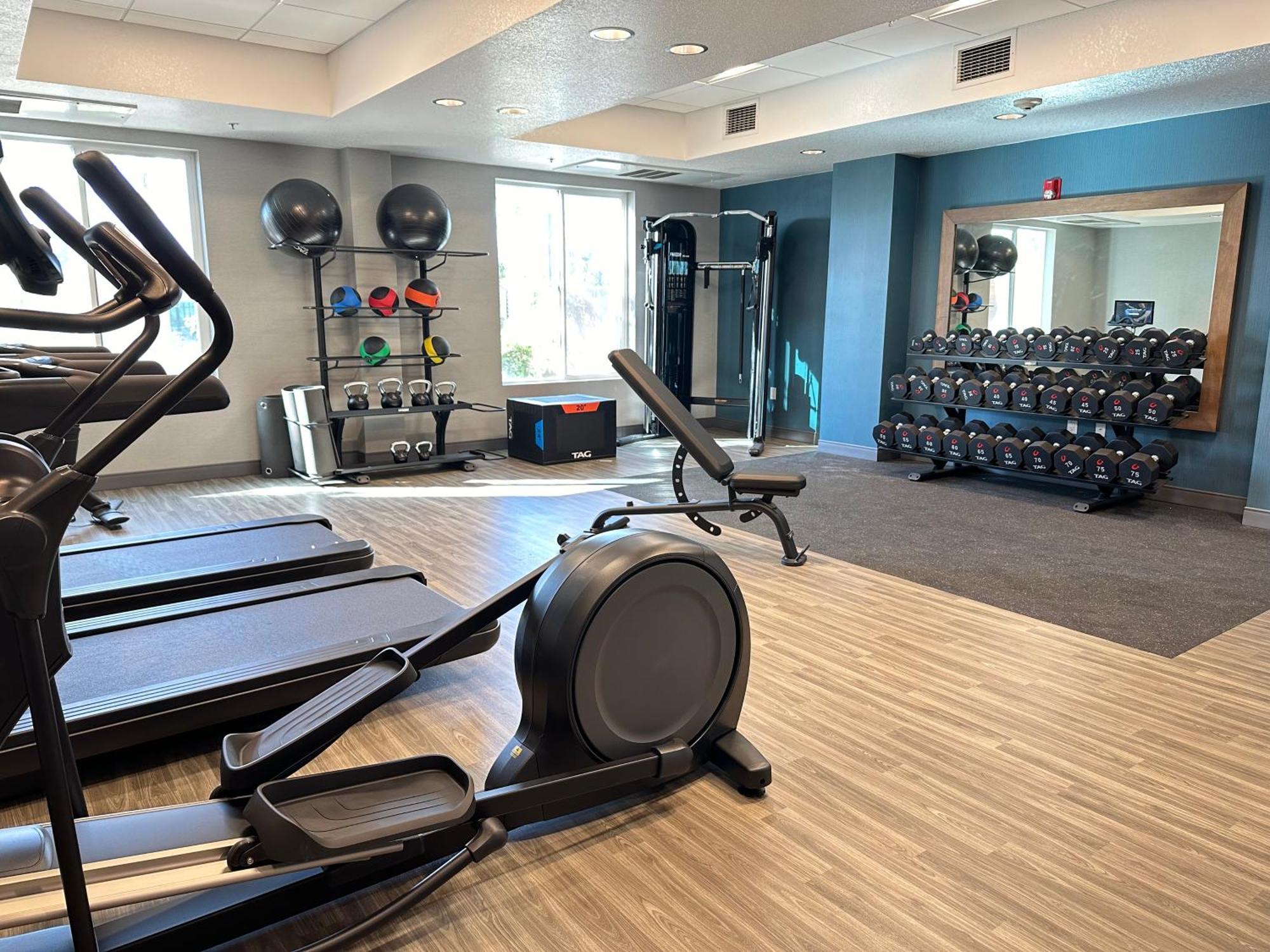 Hampton Inn & Suites לת'רופ מראה חיצוני תמונה