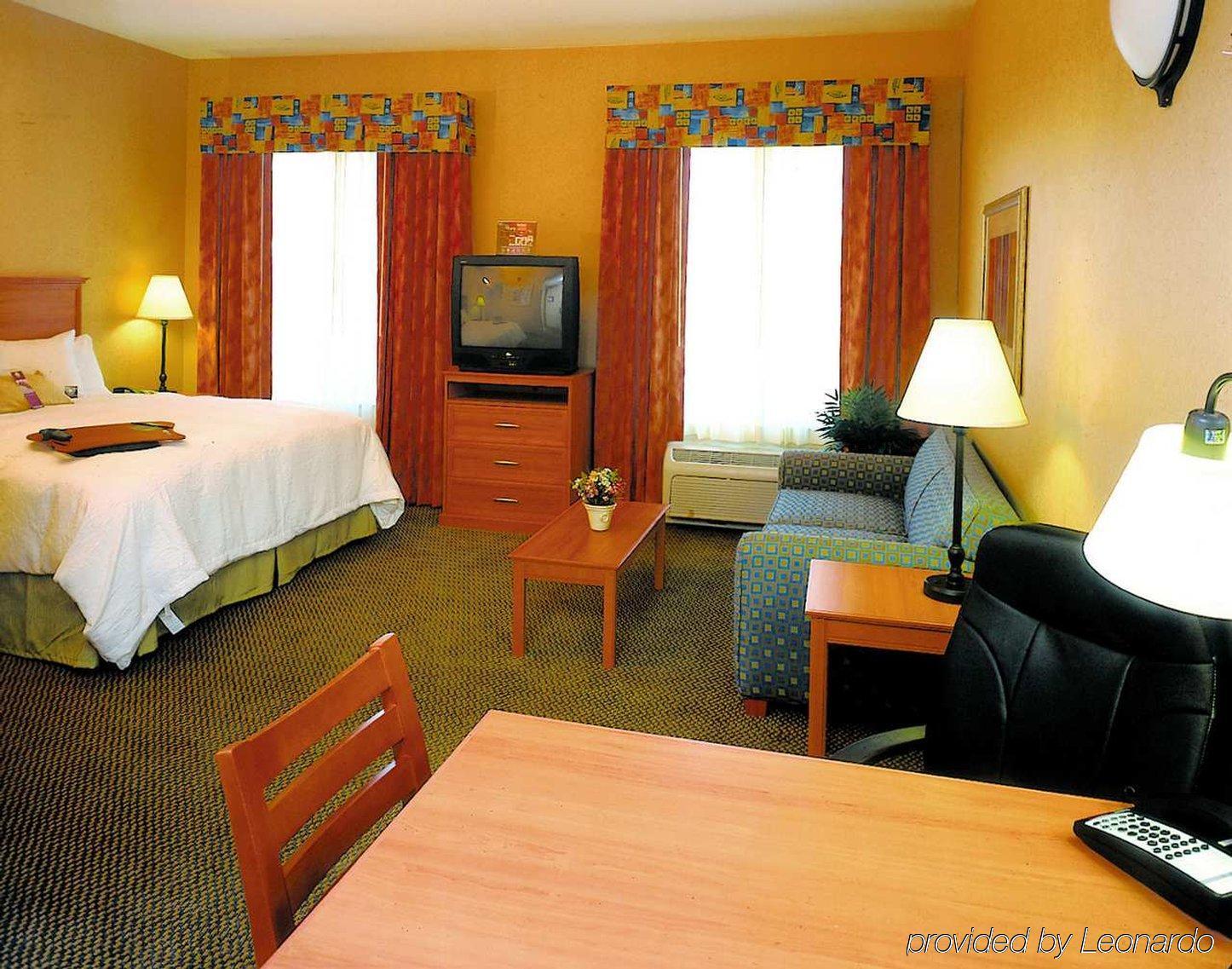 Hampton Inn & Suites לת'רופ חדר תמונה