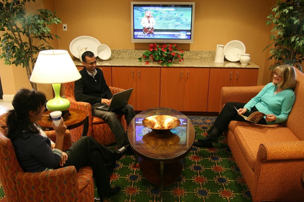 Hampton Inn & Suites לת'רופ מראה פנימי תמונה