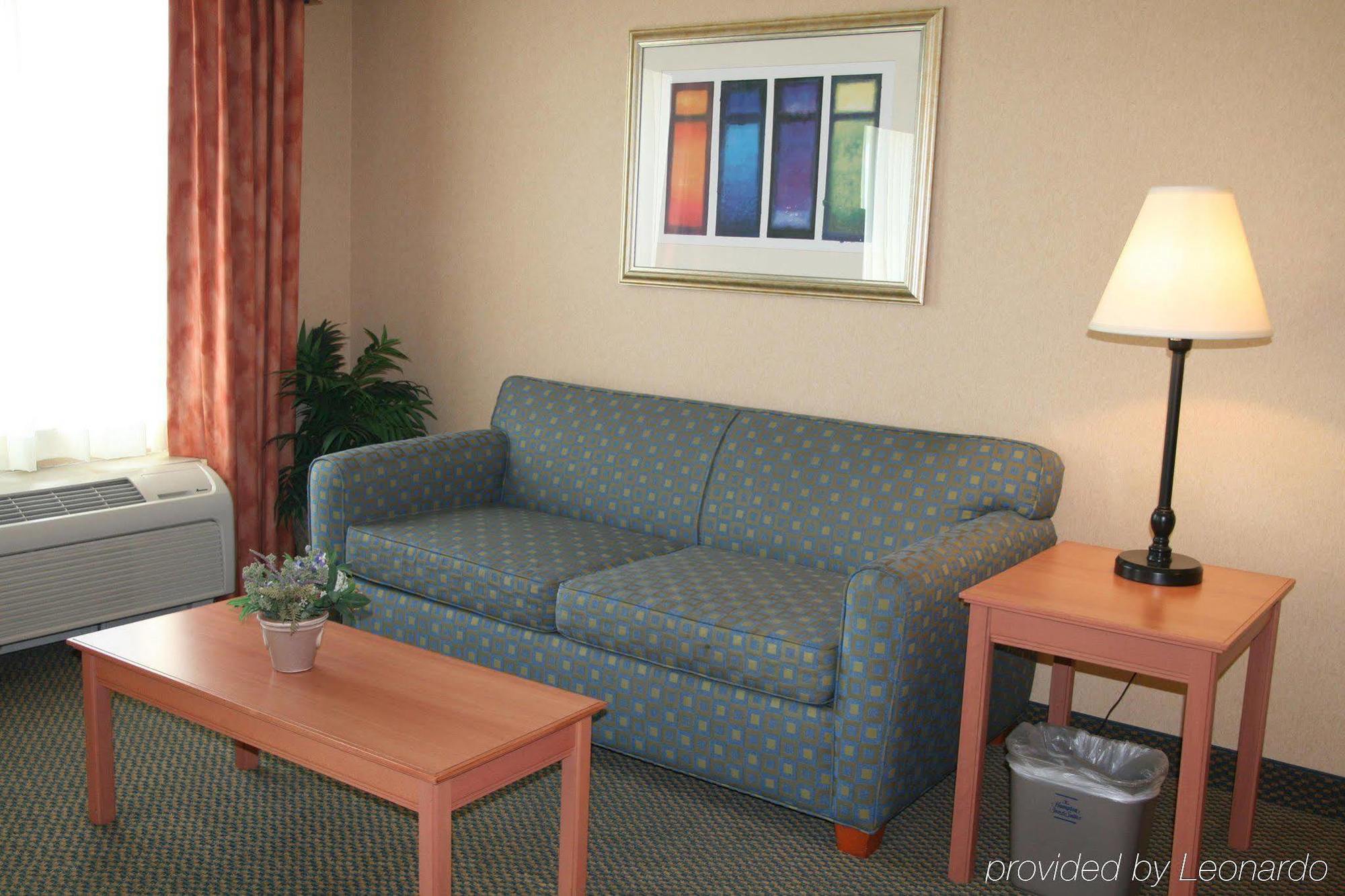 Hampton Inn & Suites לת'רופ מראה חיצוני תמונה