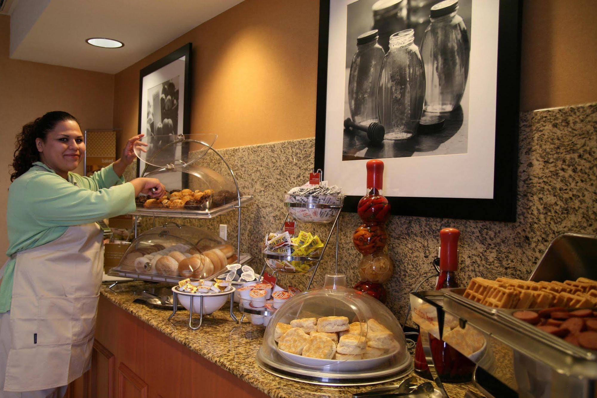 Hampton Inn & Suites לת'רופ מסעדה תמונה