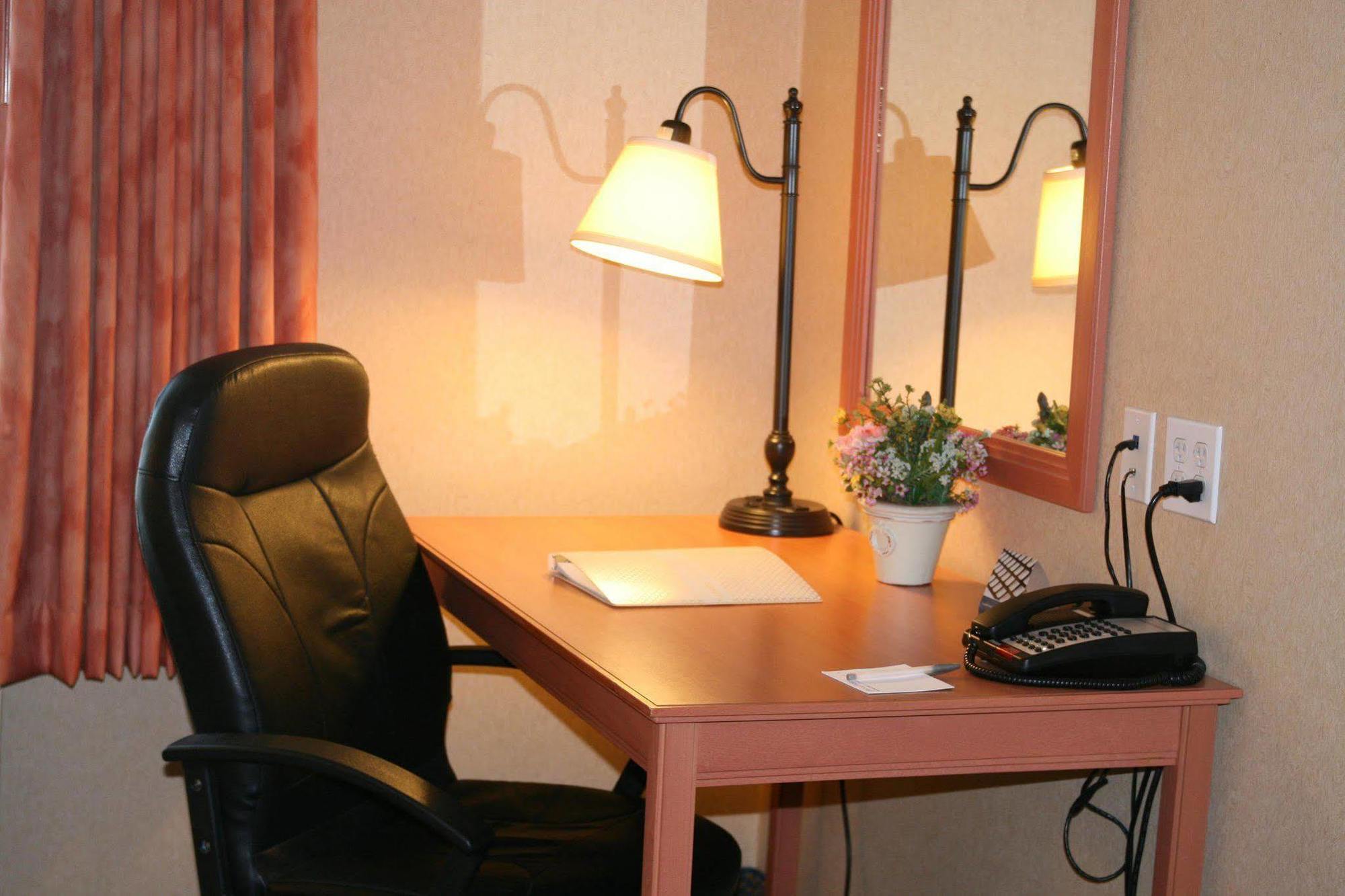 Hampton Inn & Suites לת'רופ חדר תמונה