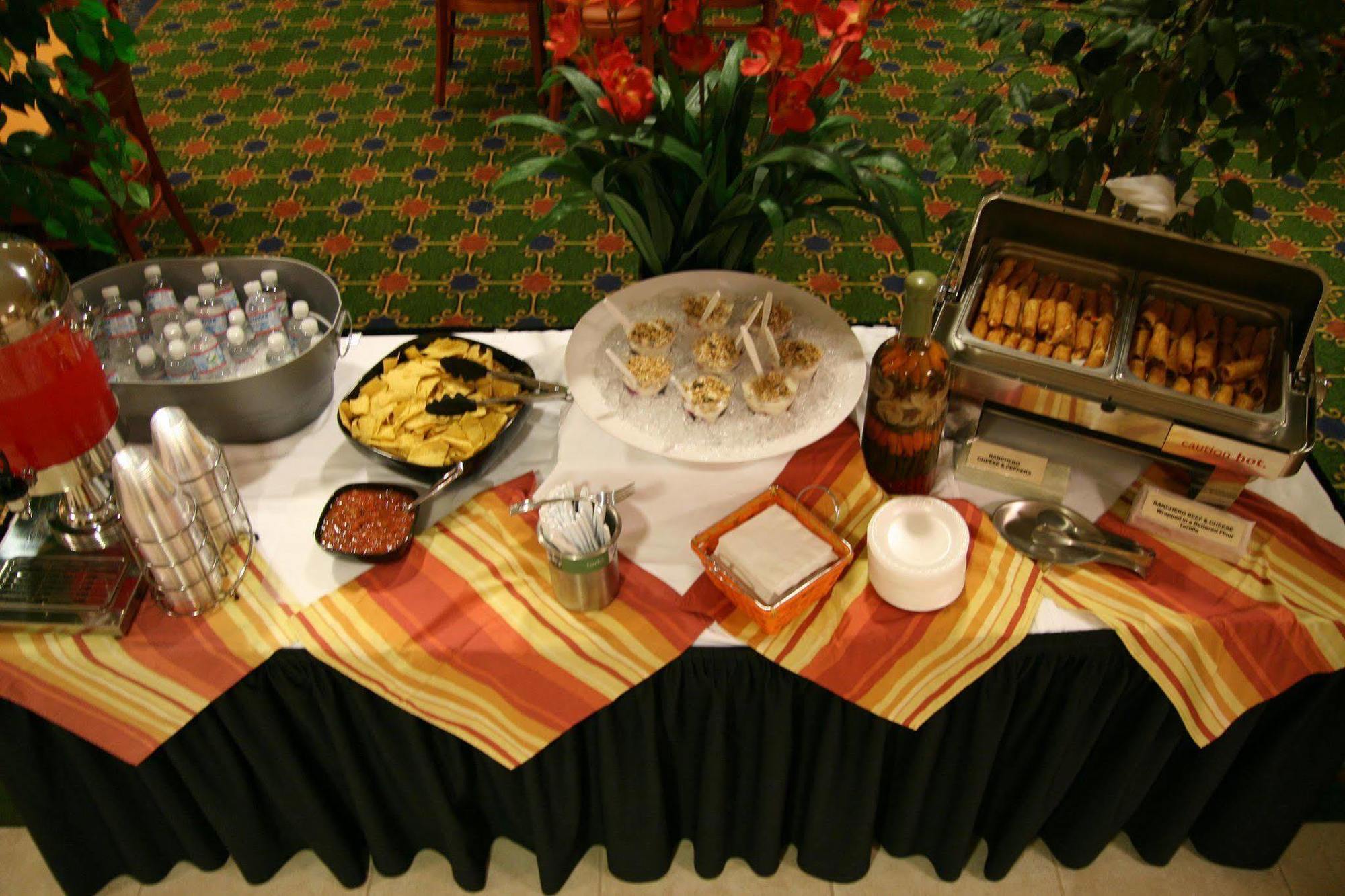 Hampton Inn & Suites לת'רופ מסעדה תמונה