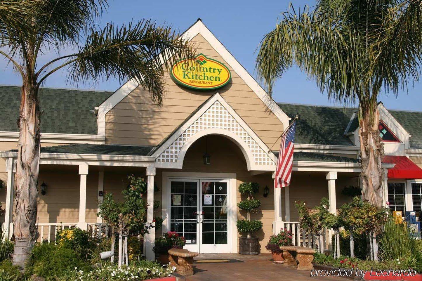 Hampton Inn & Suites לת'רופ מראה חיצוני תמונה