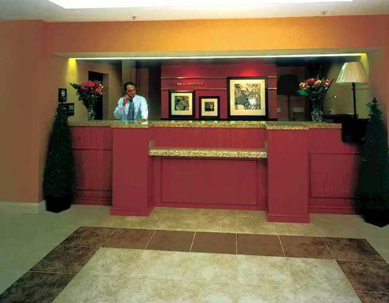 Hampton Inn & Suites לת'רופ מראה פנימי תמונה