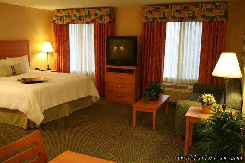 Hampton Inn & Suites לת'רופ מראה חיצוני תמונה